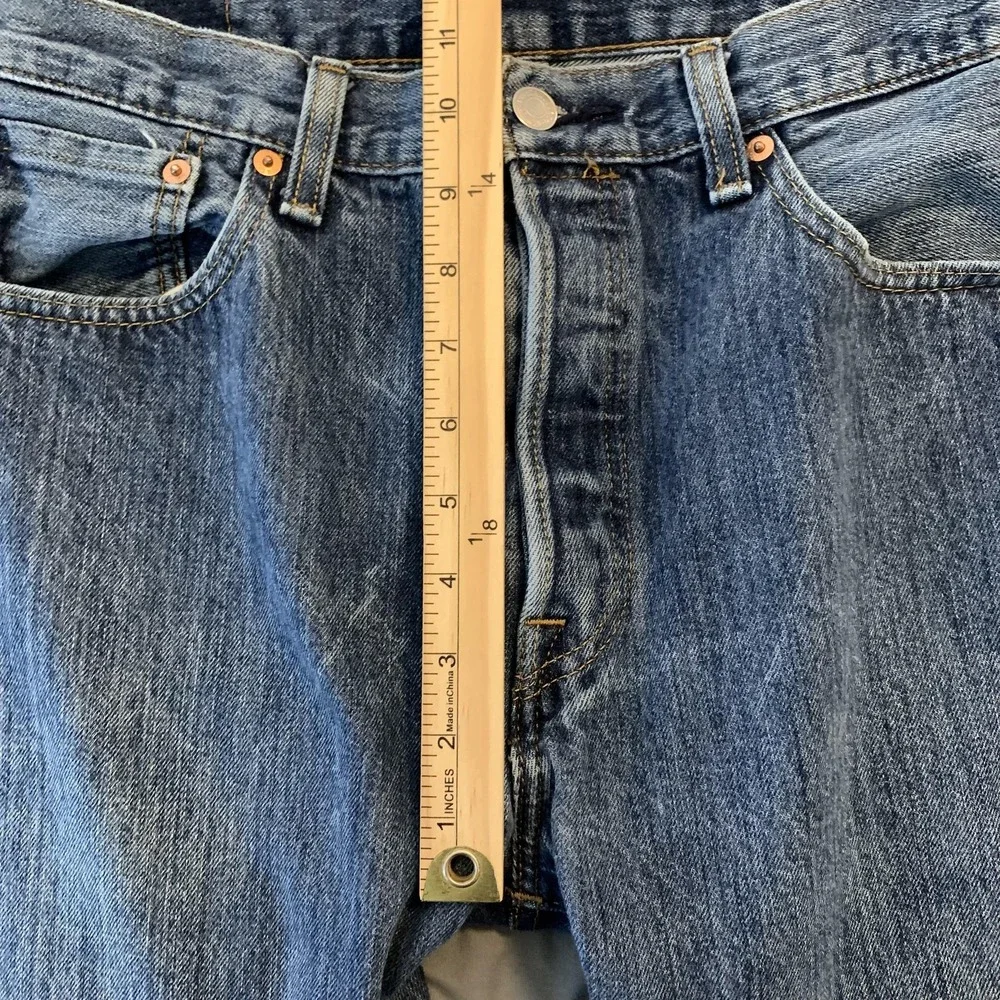 Levis 501 Jeans Mens 34x32 (33x29) Medium Wash‎ Blue Straight Button Fly Denim